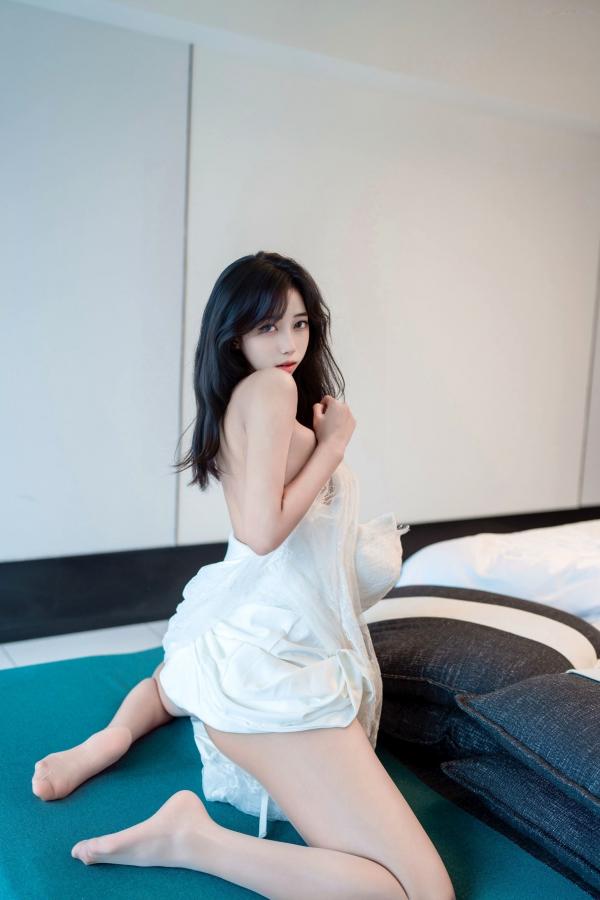 时安安Camellia 时安安  【XR-Uncensored】时安安：白色蕾丝长裙与肤色丝袜私房写真，极致美腿演绎优雅诱惑，XingYan星颜社绝美私拍第59张图片