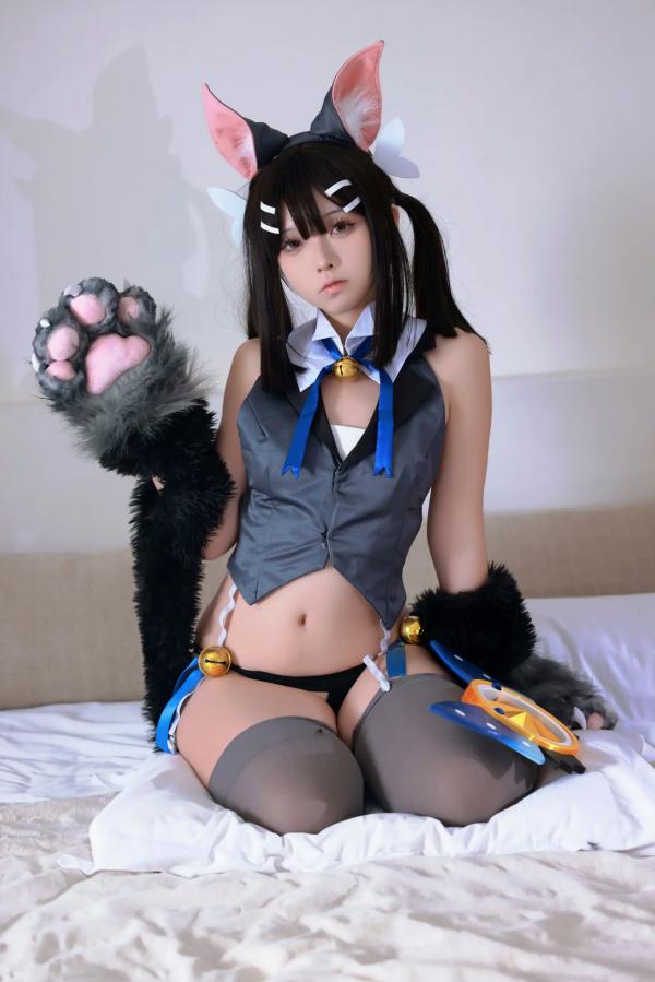    G44不会受伤 - 魔法少女伊莉雅 美游野兽COS私房写真：软萌兽耳毛绒爪子搭配诱人内衣长筒袜，可爱与性感的极致碰撞第5张图片