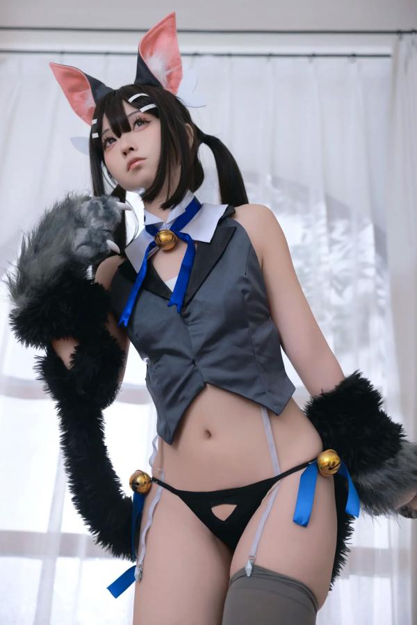    G44不会受伤 - 魔法少女伊莉雅 美游野兽COS私房写真：软萌兽耳毛绒爪子搭配诱人内衣长筒袜，可爱与性感的极致碰撞第9张图片