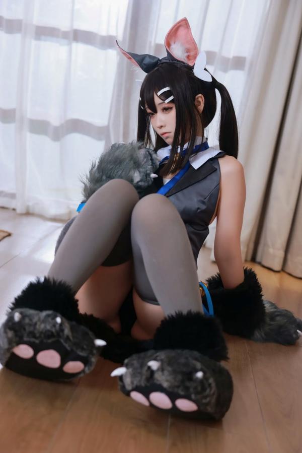    G44不会受伤 - 魔法少女伊莉雅 美游野兽COS私房写真：软萌兽耳毛绒爪子搭配诱人内衣长筒袜，可爱与性感的极致碰撞第15张图片