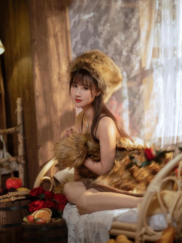    羽生三未 冬之恋歌系列——毛绒皮草与黑色内衣的极致诱惑，温暖冬日室内私房照，优雅与性感并存的绝美瞬间[37P]第1张图片