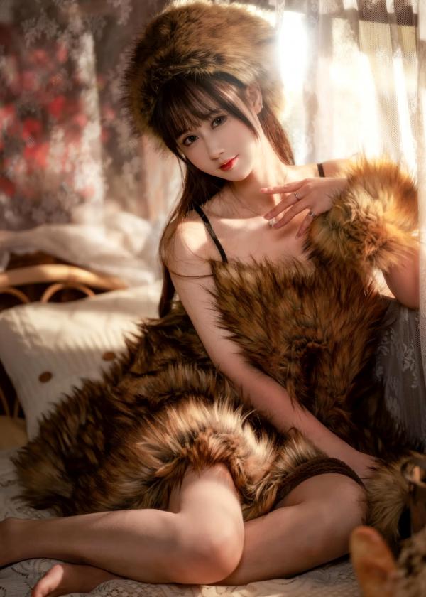   羽生三未 冬之恋歌系列——毛绒皮草与黑色内衣的极致诱惑，温暖冬日室内私房照，优雅与性感并存的绝美瞬间[37P]第2张图片