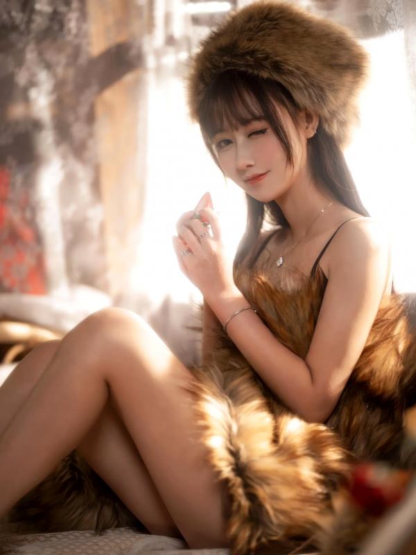    羽生三未 冬之恋歌系列——毛绒皮草与黑色内衣的极致诱惑，温暖冬日室内私房照，优雅与性感并存的绝美瞬间[37P]第5张图片