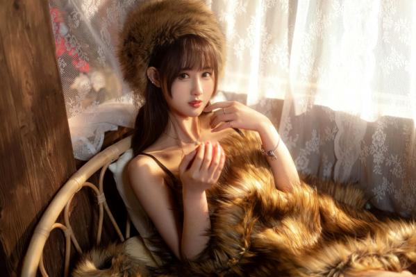    羽生三未 冬之恋歌系列——毛绒皮草与黑色内衣的极致诱惑，温暖冬日室内私房照，优雅与性感并存的绝美瞬间[37P]第20张图片