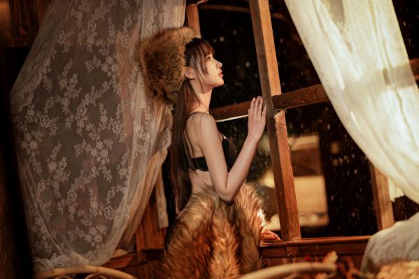    羽生三未 冬之恋歌系列——毛绒皮草与黑色内衣的极致诱惑，温暖冬日室内私房照，优雅与性感并存的绝美瞬间[37P]第30张图片