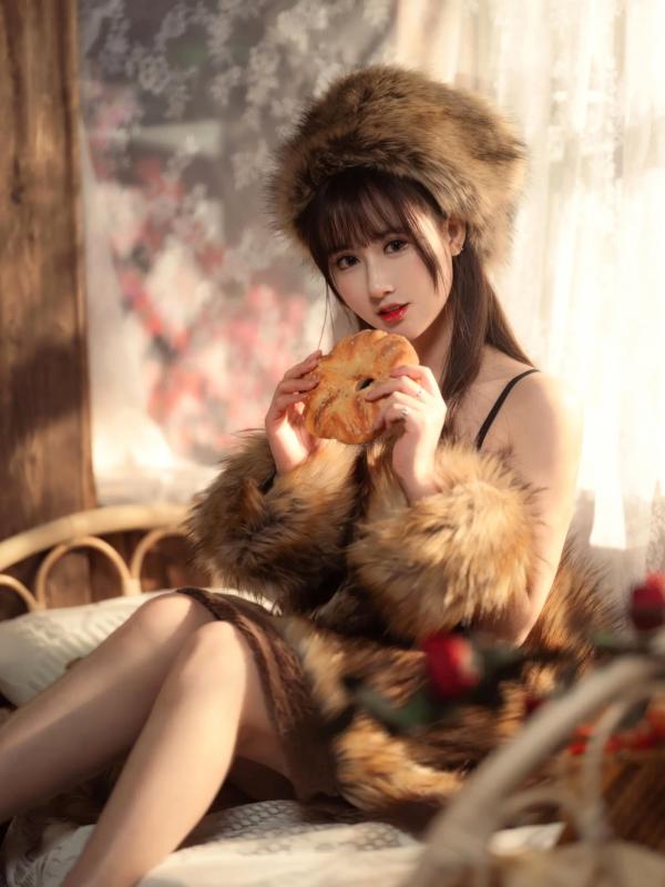    羽生三未 冬之恋歌系列——毛绒皮草与黑色内衣的极致诱惑，温暖冬日室内私房照，优雅与性感并存的绝美瞬间[37P]第34张图片