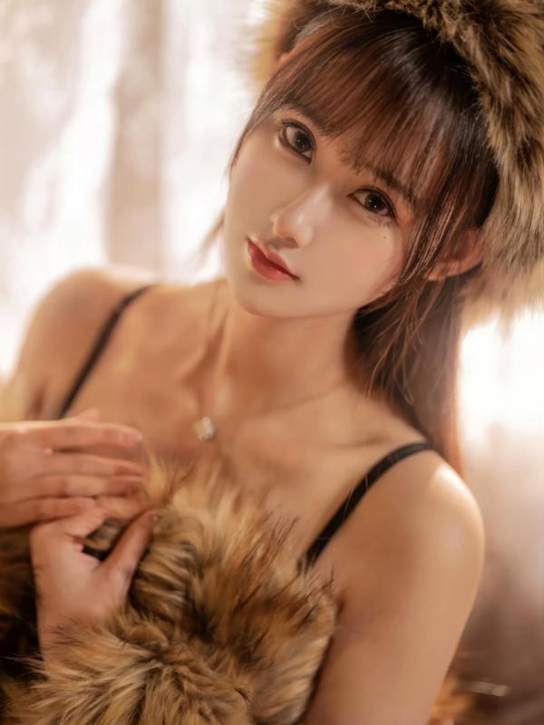    羽生三未 冬之恋歌系列——毛绒皮草与黑色内衣的极致诱惑，温暖冬日室内私房照，优雅与性感并存的绝美瞬间[37P]第35张图片