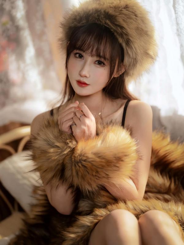    羽生三未 冬之恋歌系列——毛绒皮草与黑色内衣的极致诱惑，温暖冬日室内私房照，优雅与性感并存的绝美瞬间[37P]第37张图片