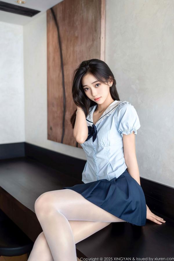 时安安Camellia 时安安  XingYan星颜社-360-时安安-纯欲JK制服写真，白色丝袜裹腿，室内私房视觉盛宴，极品身材极致诱惑-2025.06.26第4张图片