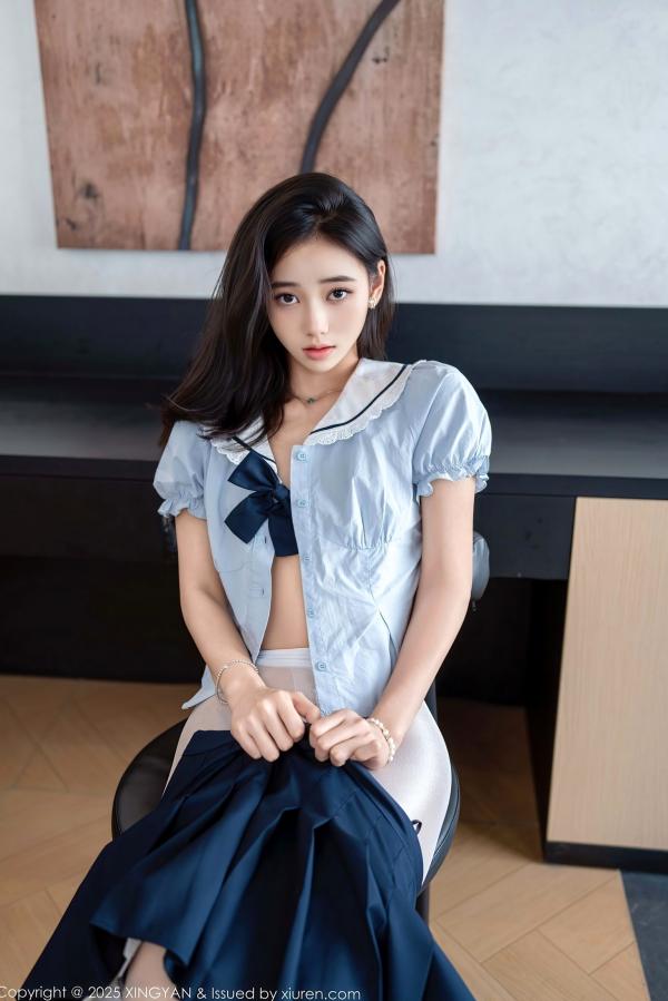 时安安Camellia 时安安  XingYan星颜社-360-时安安-纯欲JK制服写真，白色丝袜裹腿，室内私房视觉盛宴，极品身材极致诱惑-2025.06.26第18张图片