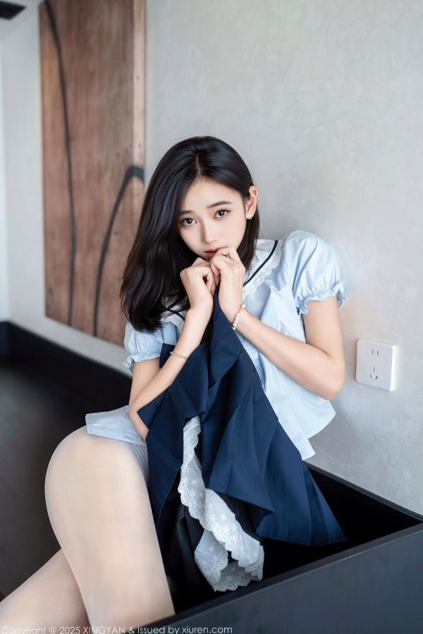时安安Camellia 时安安  XingYan星颜社-360-时安安-纯欲JK制服写真，白色丝袜裹腿，室内私房视觉盛宴，极品身材极致诱惑-2025.06.26第23张图片