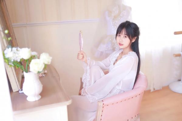    阳光美少女萌芽儿o0 - 白茶清欢，纯白蕾丝睡裙慵懒居家私房，温柔少女治愈系写真，清新唯美 [22P]第2张图片