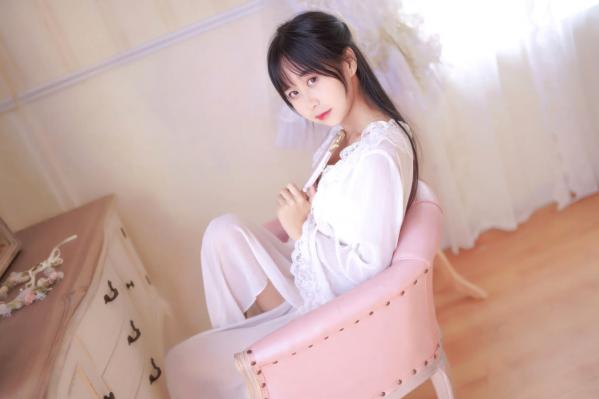    阳光美少女萌芽儿o0 - 白茶清欢，纯白蕾丝睡裙慵懒居家私房，温柔少女治愈系写真，清新唯美 [22P]第3张图片