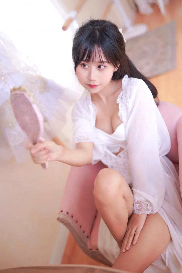    阳光美少女萌芽儿o0 - 白茶清欢，纯白蕾丝睡裙慵懒居家私房，温柔少女治愈系写真，清新唯美 [22P]第4张图片