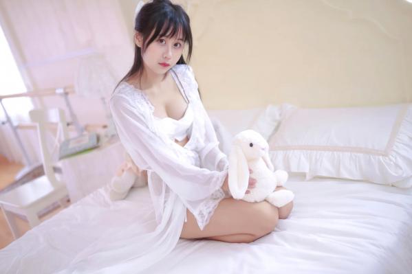    阳光美少女萌芽儿o0 - 白茶清欢，纯白蕾丝睡裙慵懒居家私房，温柔少女治愈系写真，清新唯美 [22P]第7张图片