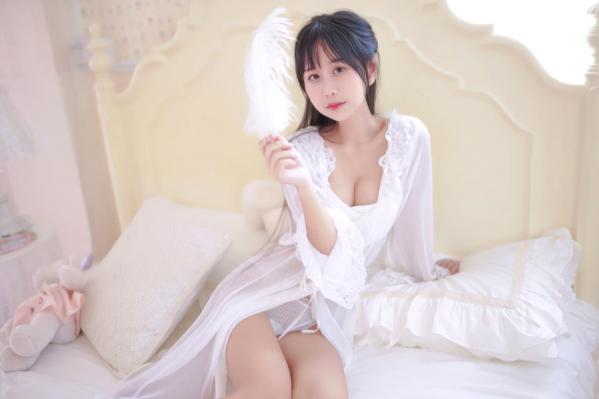    阳光美少女萌芽儿o0 - 白茶清欢，纯白蕾丝睡裙慵懒居家私房，温柔少女治愈系写真，清新唯美 [22P]第8张图片