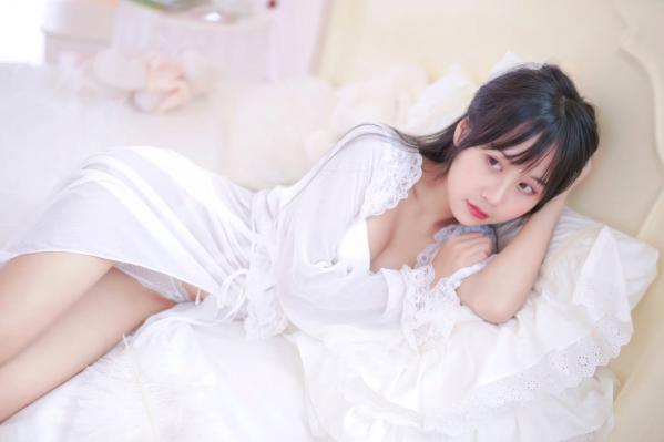    阳光美少女萌芽儿o0 - 白茶清欢，纯白蕾丝睡裙慵懒居家私房，温柔少女治愈系写真，清新唯美 [22P]第11张图片
