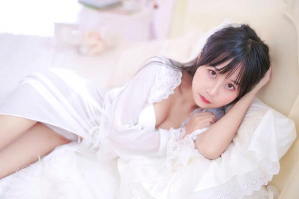    阳光美少女萌芽儿o0 - 白茶清欢，纯白蕾丝睡裙慵懒居家私房，温柔少女治愈系写真，清新唯美 [22P]第12张图片