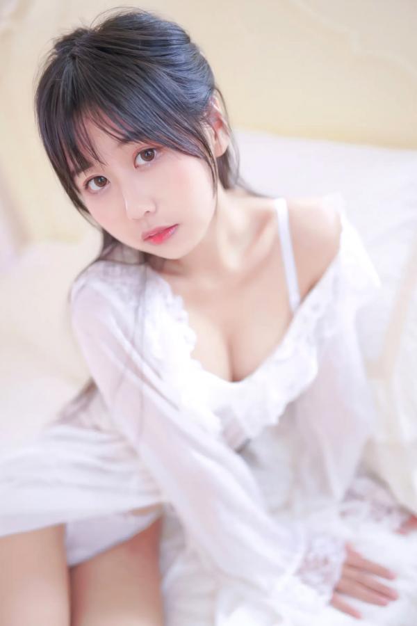    阳光美少女萌芽儿o0 - 白茶清欢，纯白蕾丝睡裙慵懒居家私房，温柔少女治愈系写真，清新唯美 [22P]第13张图片