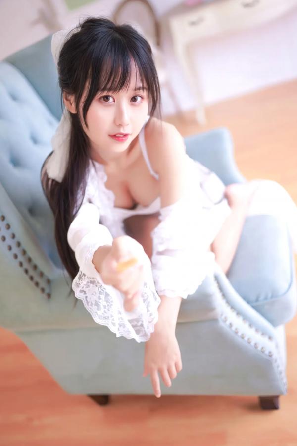    阳光美少女萌芽儿o0 - 白茶清欢，纯白蕾丝睡裙慵懒居家私房，温柔少女治愈系写真，清新唯美 [22P]第19张图片