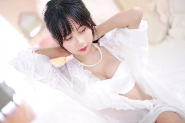    阳光美少女萌芽儿o0 - 白茶清欢，纯白蕾丝睡裙慵懒居家私房，温柔少女治愈系写真，清新唯美 [22P]第22张图片