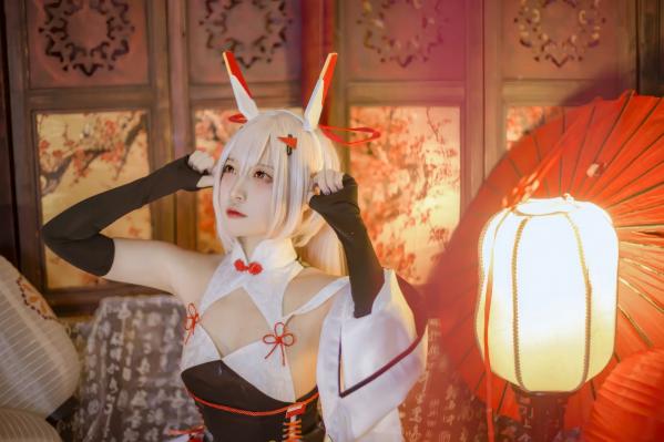    [二佐Nisa] 碧蓝航线绫波新春旗袍Cosplay，精致绝美演绎，国风红白配色氛围感写真，还原度极高，视觉盛宴 [27P]第19张图片