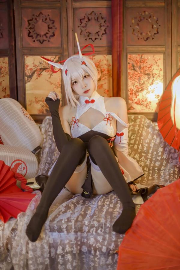    [二佐Nisa] 碧蓝航线绫波新春旗袍Cosplay，精致绝美演绎，国风红白配色氛围感写真，还原度极高，视觉盛宴 [27P]第23张图片
