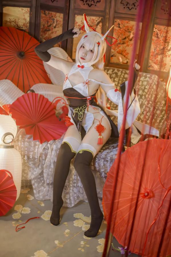    [二佐Nisa] 碧蓝航线绫波新春旗袍Cosplay，精致绝美演绎，国风红白配色氛围感写真，还原度极高，视觉盛宴 [27P]第24张图片
