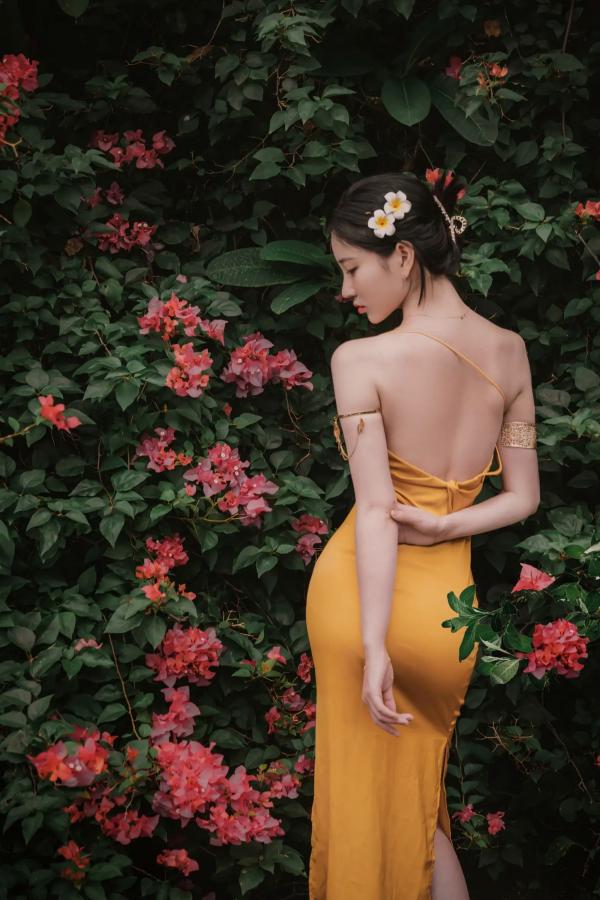    Nnian - 蒹葭, 黄裙少女户外私房照, 森系气质女神, 自然园林唯美写真 [36P]第8张图片