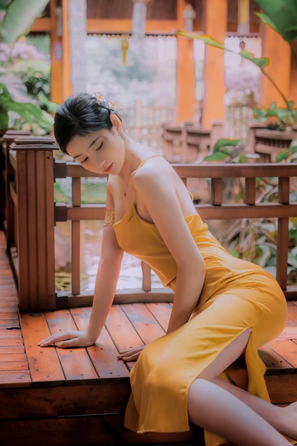    Nnian - 蒹葭, 黄裙少女户外私房照, 森系气质女神, 自然园林唯美写真 [36P]第9张图片