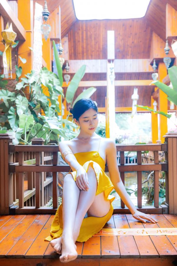   Nnian - 蒹葭, 黄裙少女户外私房照, 森系气质女神, 自然园林唯美写真 [36P]第11张图片