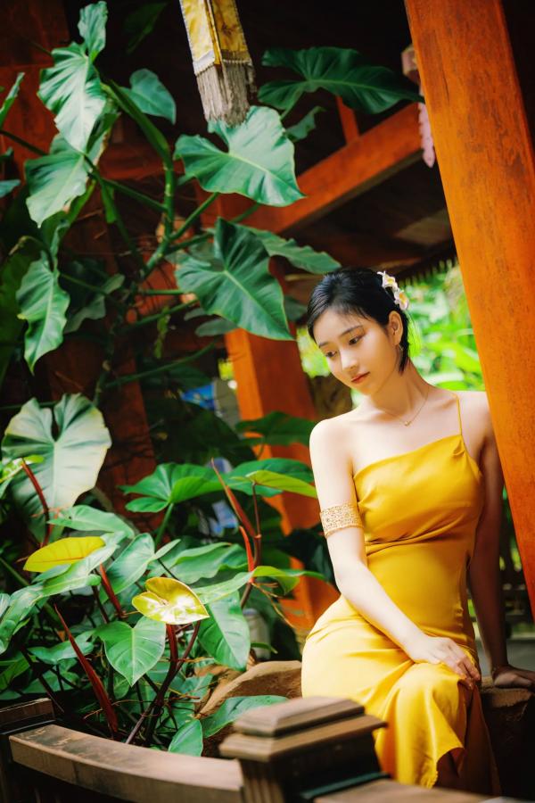    Nnian - 蒹葭, 黄裙少女户外私房照, 森系气质女神, 自然园林唯美写真 [36P]第15张图片