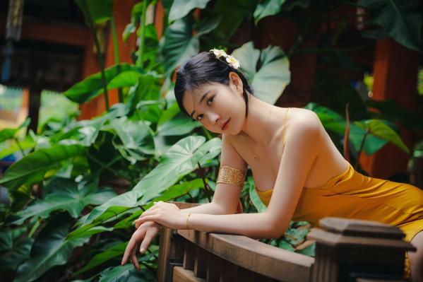    Nnian - 蒹葭, 黄裙少女户外私房照, 森系气质女神, 自然园林唯美写真 [36P]第16张图片