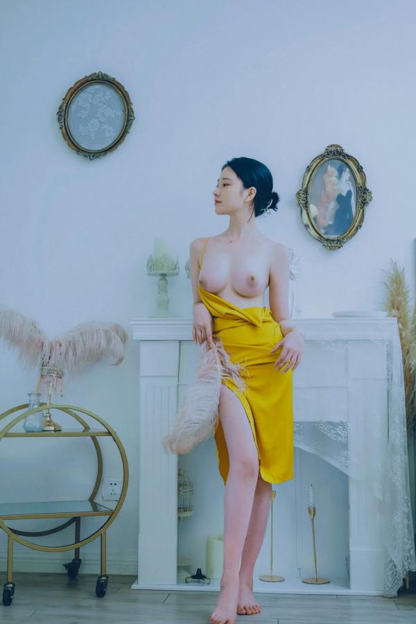    Nnian - 蒹葭, 黄裙少女户外私房照, 森系气质女神, 自然园林唯美写真 [36P]第24张图片