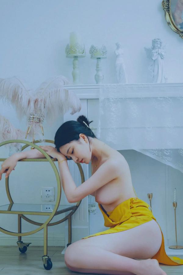    Nnian - 蒹葭, 黄裙少女户外私房照, 森系气质女神, 自然园林唯美写真 [36P]第27张图片