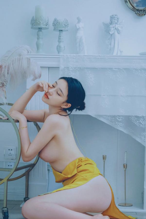    Nnian - 蒹葭, 黄裙少女户外私房照, 森系气质女神, 自然园林唯美写真 [36P]第29张图片