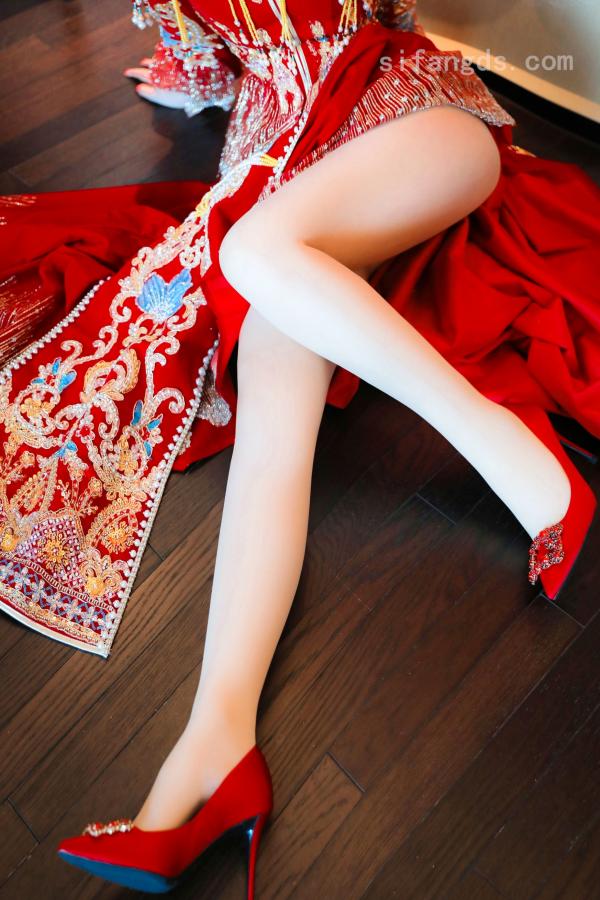   XR-Uncensored-蛋蛋宝-秀禾服-R18-XiuRen秀人网-9823-内购私拍第7张图片