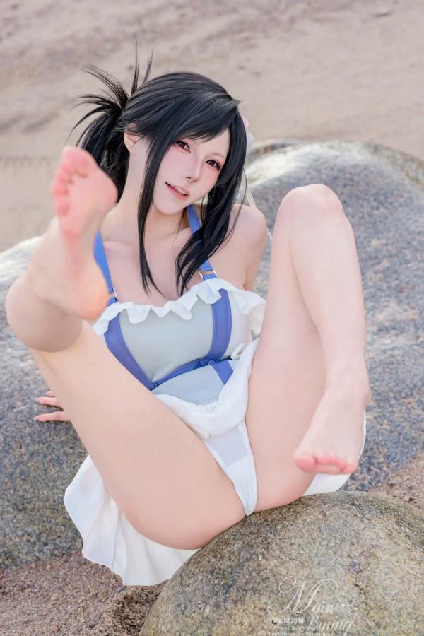    咬一口兔娘 - 2025泳装限定作：蒂法海边假日风情，夏日白皙比基尼与角色扮演写真，极致动人 [80P]第40张图片