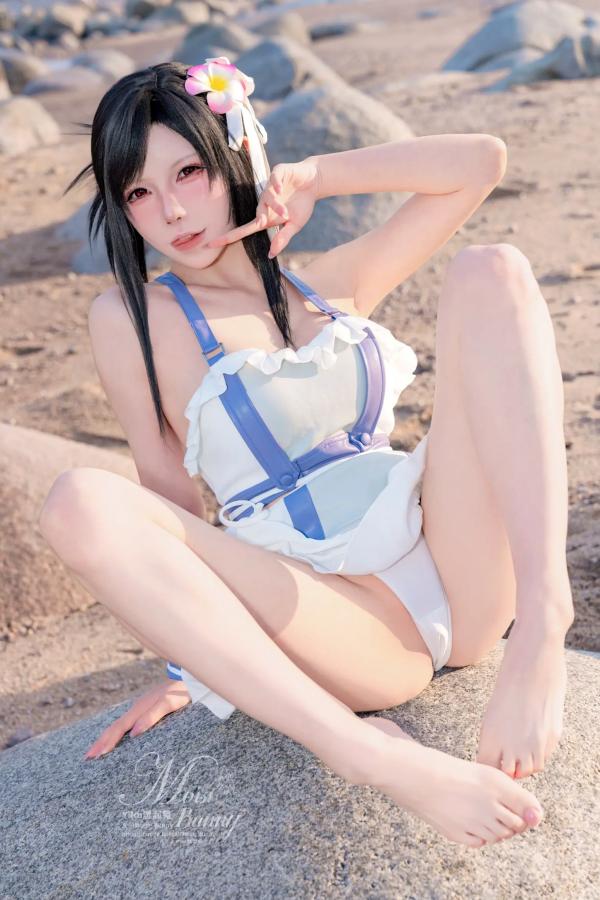    咬一口兔娘 - 2025泳装限定作：蒂法海边假日风情，夏日白皙比基尼与角色扮演写真，极致动人 [80P]第44张图片