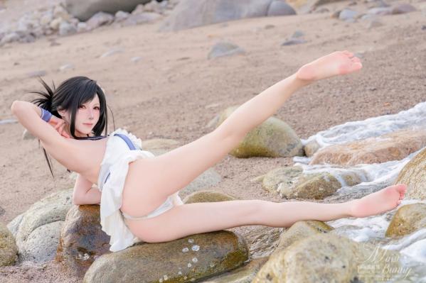    咬一口兔娘 - 2025泳装限定作：蒂法海边假日风情，夏日白皙比基尼与角色扮演写真，极致动人 [80P]第47张图片