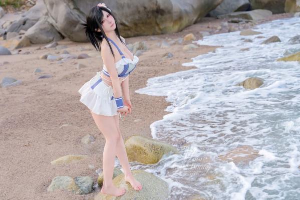    咬一口兔娘 - 2025泳装限定作：蒂法海边假日风情，夏日白皙比基尼与角色扮演写真，极致动人 [80P]第49张图片