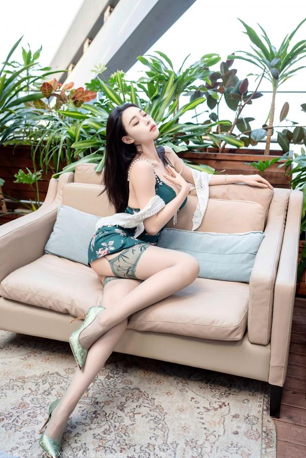    XingYan星颜社-318-清妙-暗绿色中式吊带睡衣写真，私房丝袜美腿极致诱惑，极品尤物大尺度视觉盛宴第8张图片