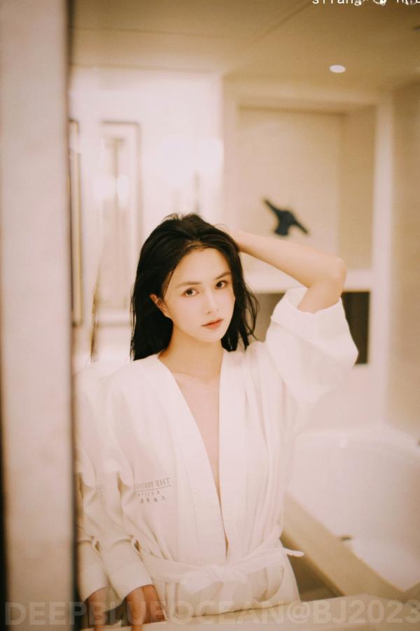    秀人网艾希儿私房写真：大尺度拍摄，展现顶级女神诱惑与骨感之美，私密感满分，居家风格拍摄带来不一样的视觉盛宴第51张图片