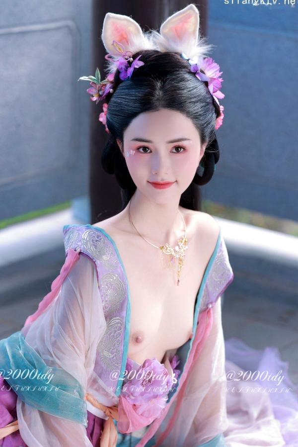    秀人网艾希儿私房写真：大尺度拍摄，展现顶级女神诱惑与骨感之美，私密感满分，居家风格拍摄带来不一样的视觉盛宴第61张图片