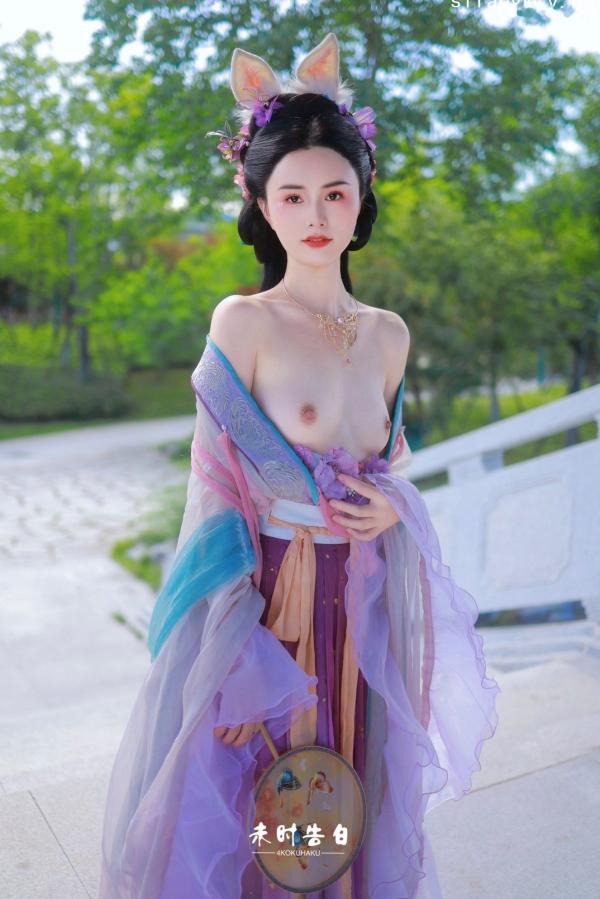    秀人网艾希儿私房写真：大尺度拍摄，展现顶级女神诱惑与骨感之美，私密感满分，居家风格拍摄带来不一样的视觉盛宴第62张图片