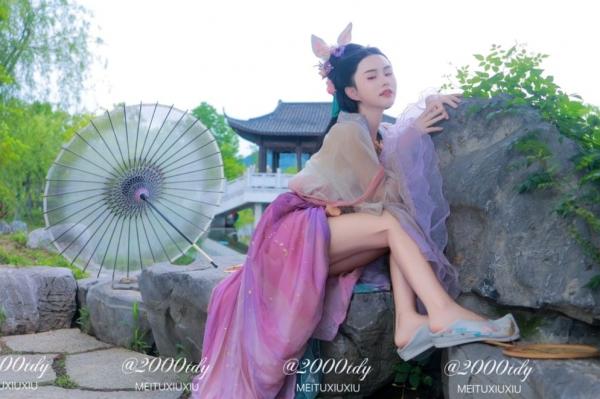    秀人网艾希儿私房写真：大尺度拍摄，展现顶级女神诱惑与骨感之美，私密感满分，居家风格拍摄带来不一样的视觉盛宴第63张图片