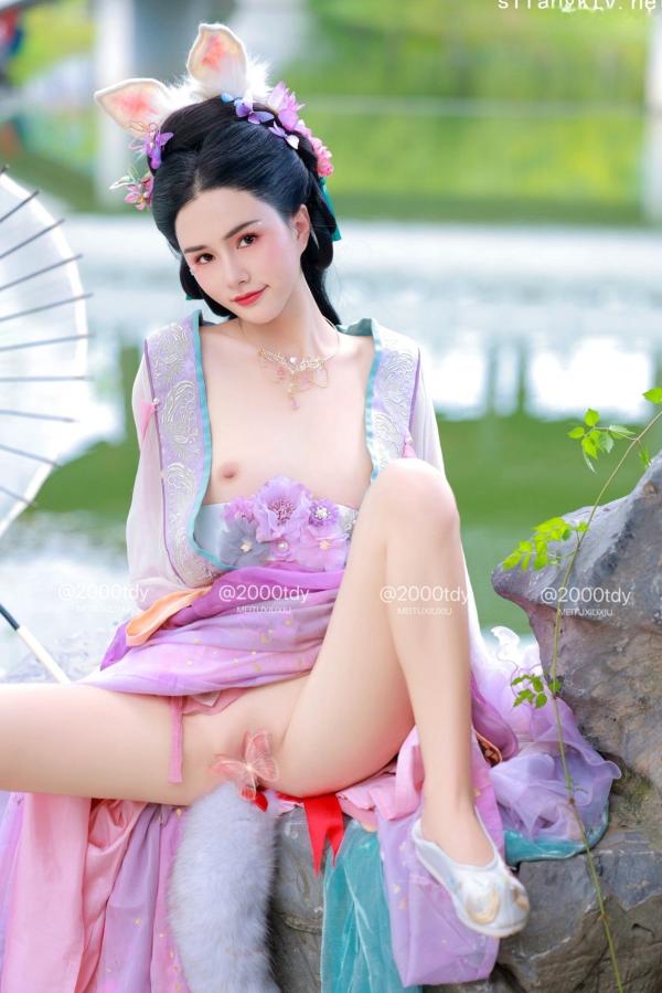    秀人网艾希儿私房写真：大尺度拍摄，展现顶级女神诱惑与骨感之美，私密感满分，居家风格拍摄带来不一样的视觉盛宴第66张图片