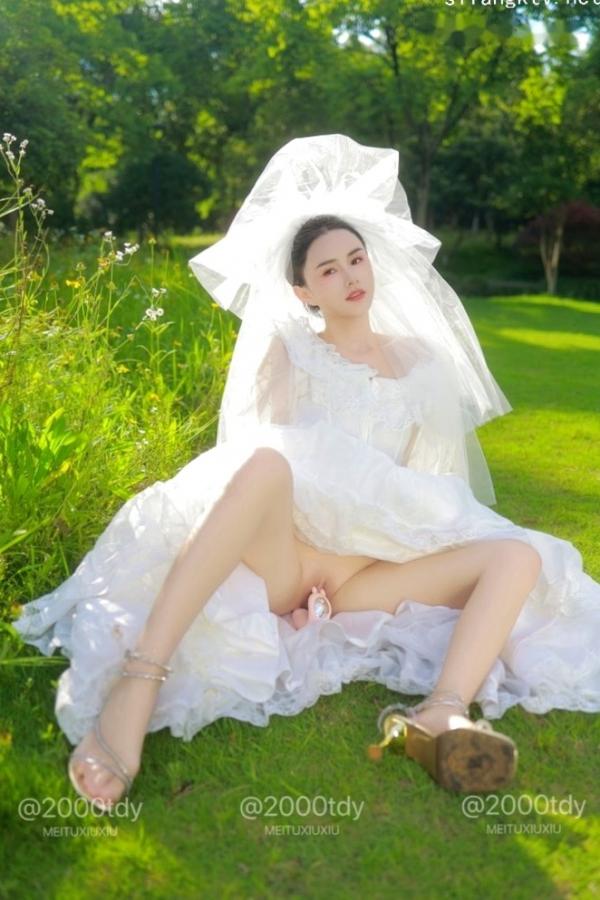    秀人网艾希儿私房写真：大尺度拍摄，展现顶级女神诱惑与骨感之美，私密感满分，居家风格拍摄带来不一样的视觉盛宴第73张图片