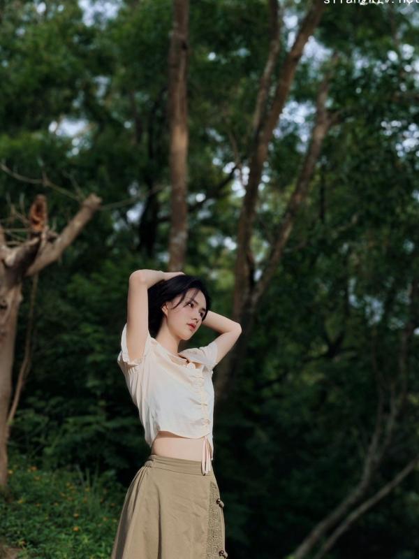    秀人网艾希儿私房写真：大尺度拍摄，展现顶级女神诱惑与骨感之美，私密感满分，居家风格拍摄带来不一样的视觉盛宴第78张图片