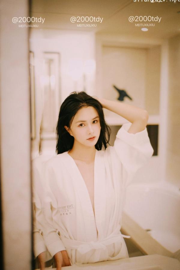   秀人网艾希儿私房写真：大尺度拍摄，展现顶级女神诱惑与骨感之美，私密感满分，居家风格拍摄带来不一样的视觉盛宴第82张图片